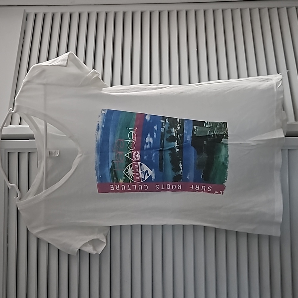 Women's Guam V Neck T-Shirt, Size M